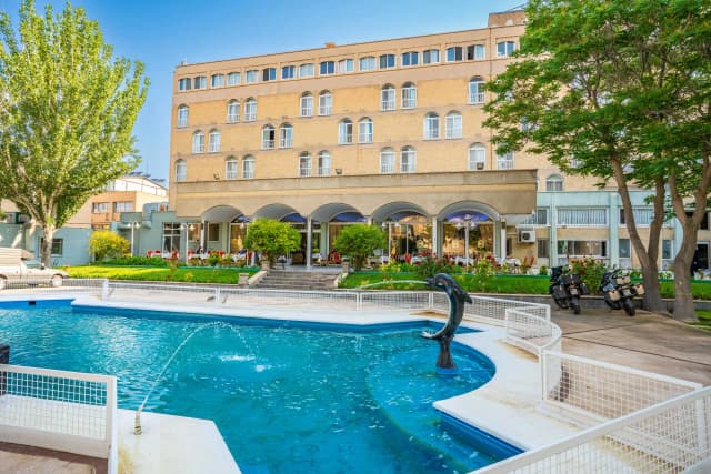 نمای اصلی هتل بین‌المللی تبریز