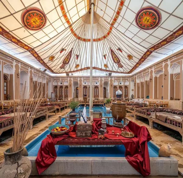 فضای داخلی هتل سنتی مهر یزد