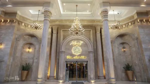 نمای بیرونی هتل بین المللی قصر مشهد