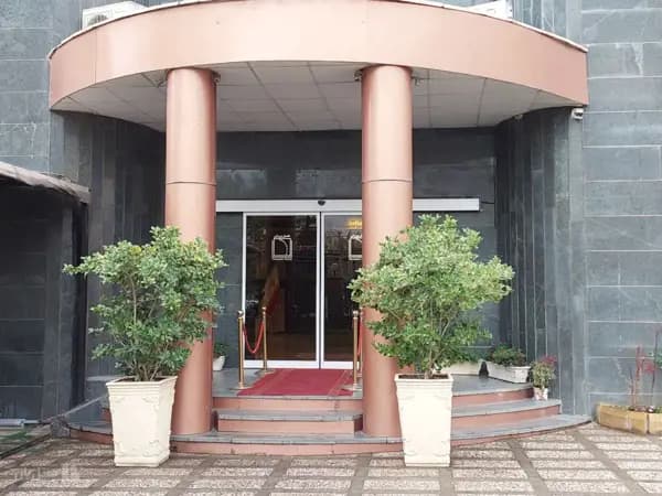 نمای بیرونی در هتل ورزش تهران