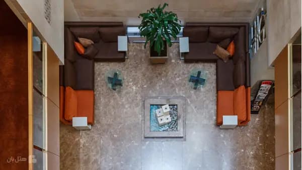 نمایی دیگر از لابی هتل ساینا تهران