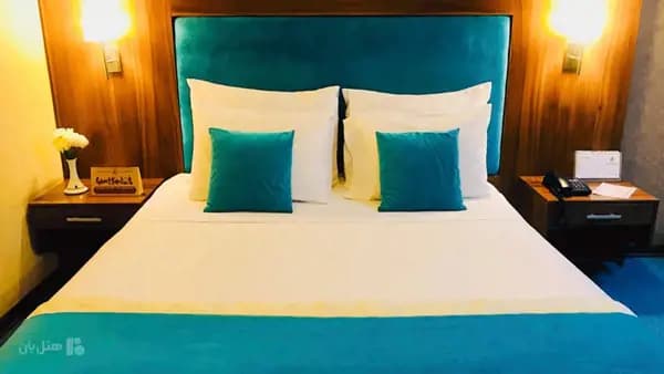 اتاق دوتخته دابل ۴ در هتل پارسیان شیراز