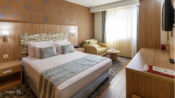 سوئیت سه نفره در هتل پارسیان شیراز