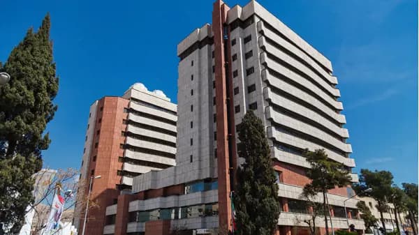 نمای بیرونی هتل بین المللی پارس شیراز