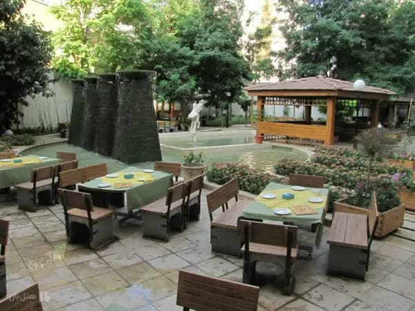 محوطه طبیعی در هتل تهران مشهد