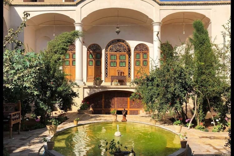 هتل سنتی خانه مرشدی کاشان