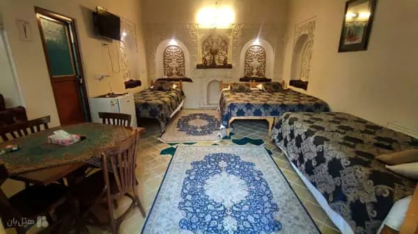 تصویر اتاق شاه نشین اقامتگاه سنتی خادمی کاشان اتاق شاه نشین در اقامتگاه سنتی خادمی کاشان