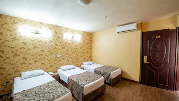 تصویر اتاق سه تخته هتل جمشید اصفهان اتاق سه تخته در هتل جمشید اصفهان