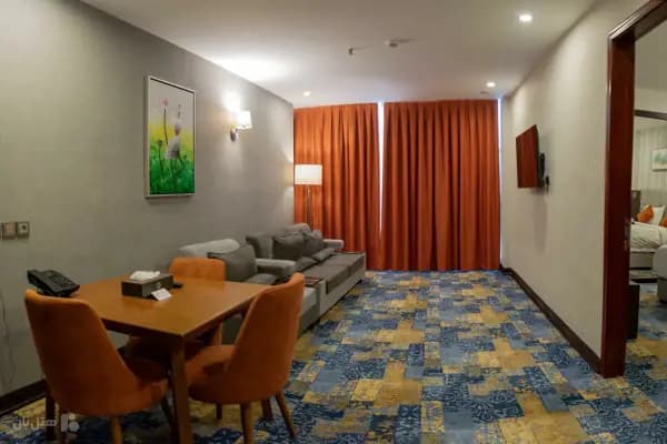 تصویر سوئیت یک خوابه دوتخته هتل آوینا قشم سوئیت دوتخته با دکوراسیون مدرن در هتل آوینا قشم