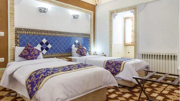 تصویر اتاق دو تخته تویین 2 هتل باغ مشیر الممالک یزد اتاق دو تخته تویین 2 در هتل باغ مشیر الممالک یزد