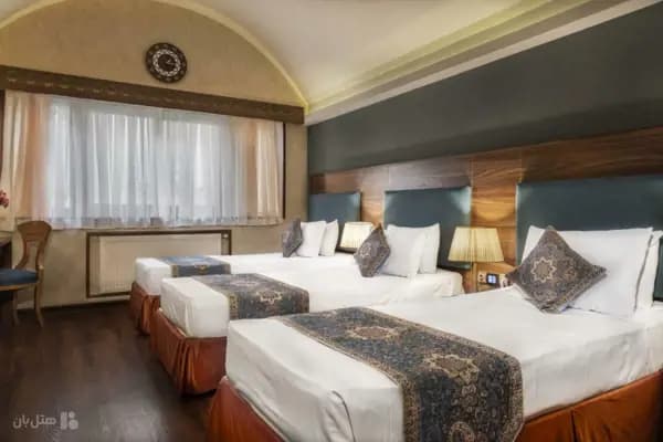 تصویر اتاق سه تخته فرست کلس هتل پارسیان یزد اتاق سه تخته فرست کلس در هتل پارسیان یزد