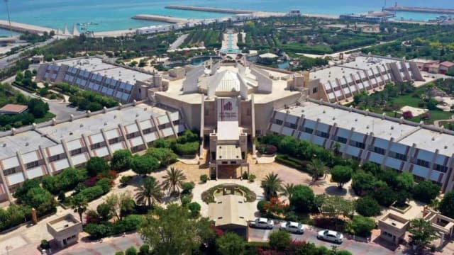 نمای بیرونی هتل مارینا پارک کیش