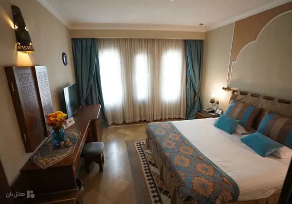 تصویر فضای داخلی سوئیت هتل پارسیان صفائیه یزد فضای داخلی سوئیت هتل پارسیان صفائیه یزد