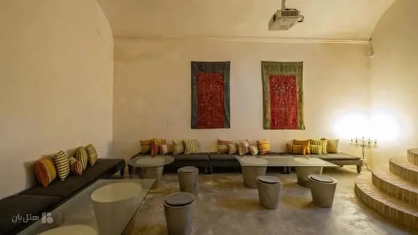 تصویر نورپردازی فضای داخلی اقامتگاه سنتی خانه منوچهری کاشان نورپردازی فضای داخلی اقامتگاه سنتی خانه منوچهری کاشان